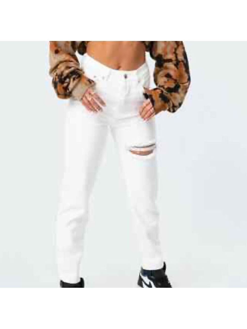 Edikted nwt White Distressed Straight Leg Jeans size extra small